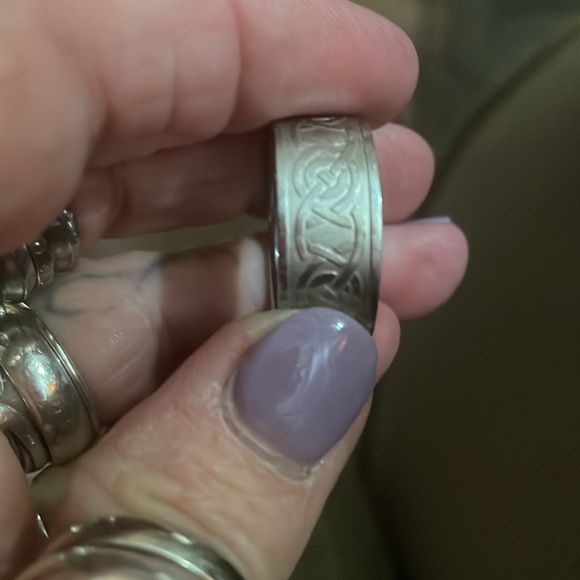 Stainless steel men’s wedding band. Size 10 1/2. No scratches. Great condition - Picture 3 of 3